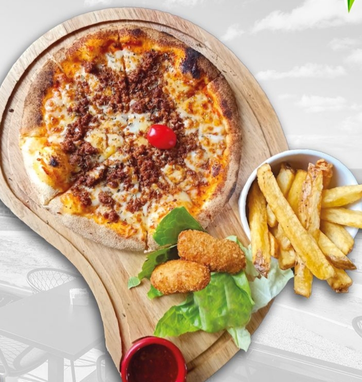 Menu 1 : mini pizza + 2 croquettes+ frites